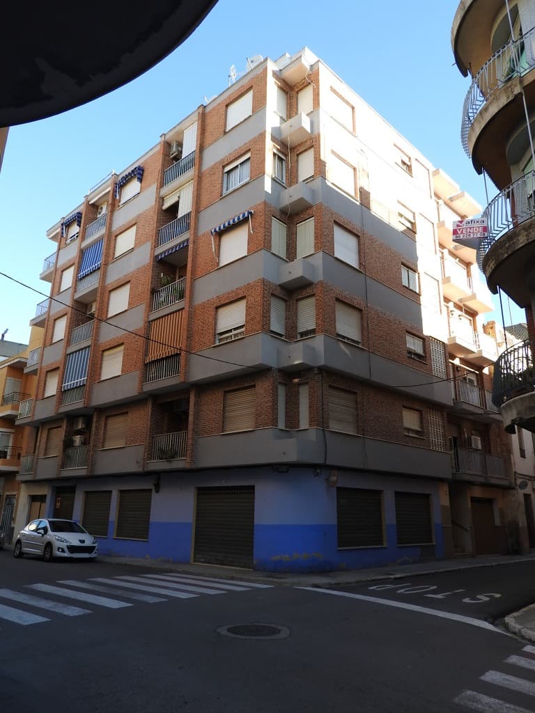 URBANA.- VIVIENDA sita en 46270-VILLANUEVA DE CASTELLON (Valencia), Calle del Pla nº 6-1º-2ª. Compuesta de vestíbulo, cuatro dormitorios, comedor, cocina con lavadero, pasillo, baño y aseos, de superficie construida 104,60 m2 y útil de 88,95 m2. - Imagen 1