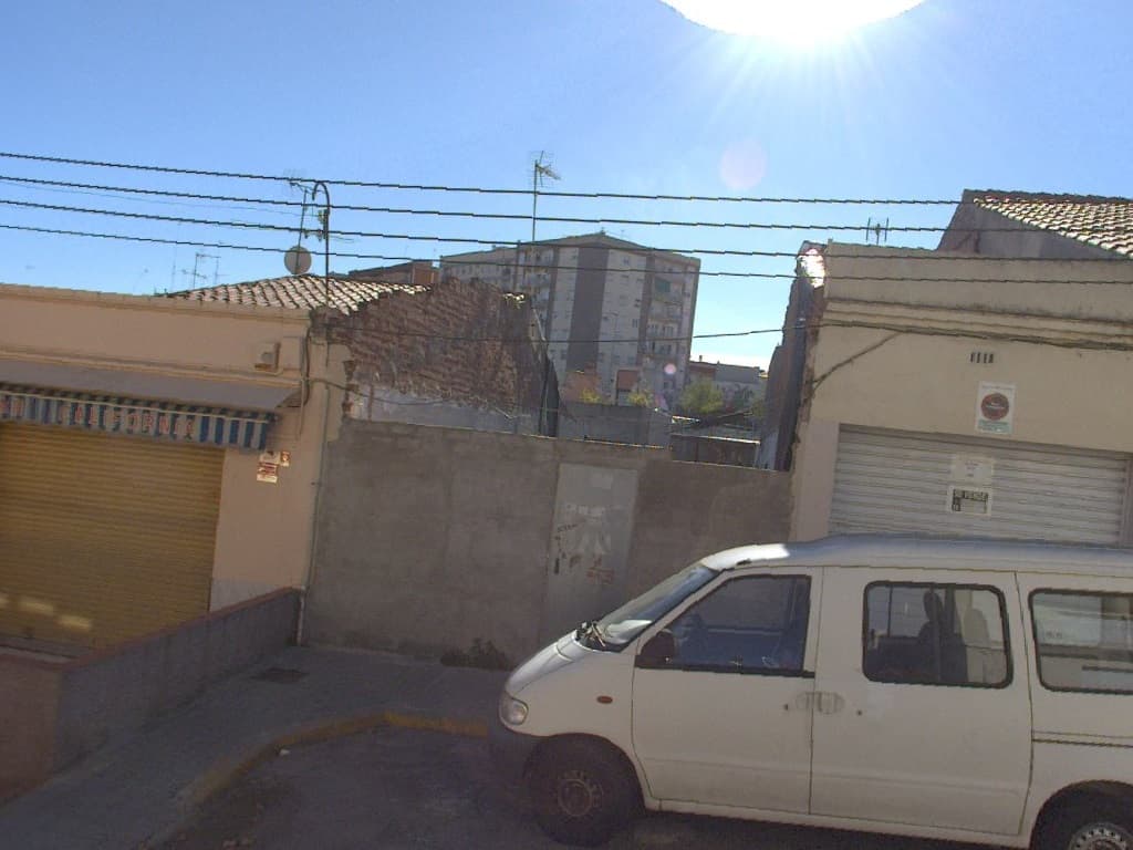 URBANA: CASA de planta baja solamente y patio detrás, sita en esta ciudad de Sabadell, en la barriada de "Can Puigjaner" y su calle Navas, número veintiséis. Ocupa una SUPERFICIE de DOSCIENTOS DIECISEIS METROS SETENTA Y CINCO DECIMETROS CUADRADOS. IN - Imagen 1