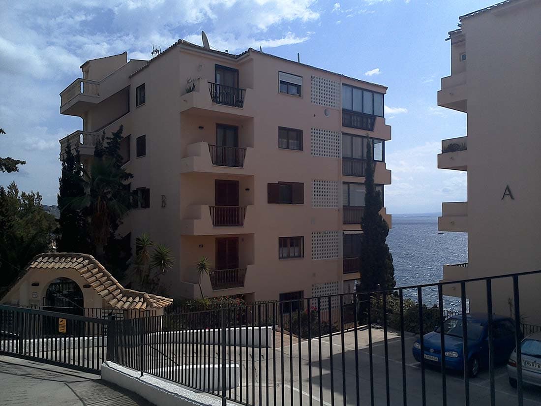 DESCRIPCIÓN.- URBANA. NUMERO DIECISEIS DE ORDEN. Apartamento del tipo dúplex, de las plantas segunda y tercera del Bloque B, señalado con el número 3 de la planta segunda, por donde tiene su acceso. Tiene una superficie en planta segunda de cincuenta - Imagen 1
