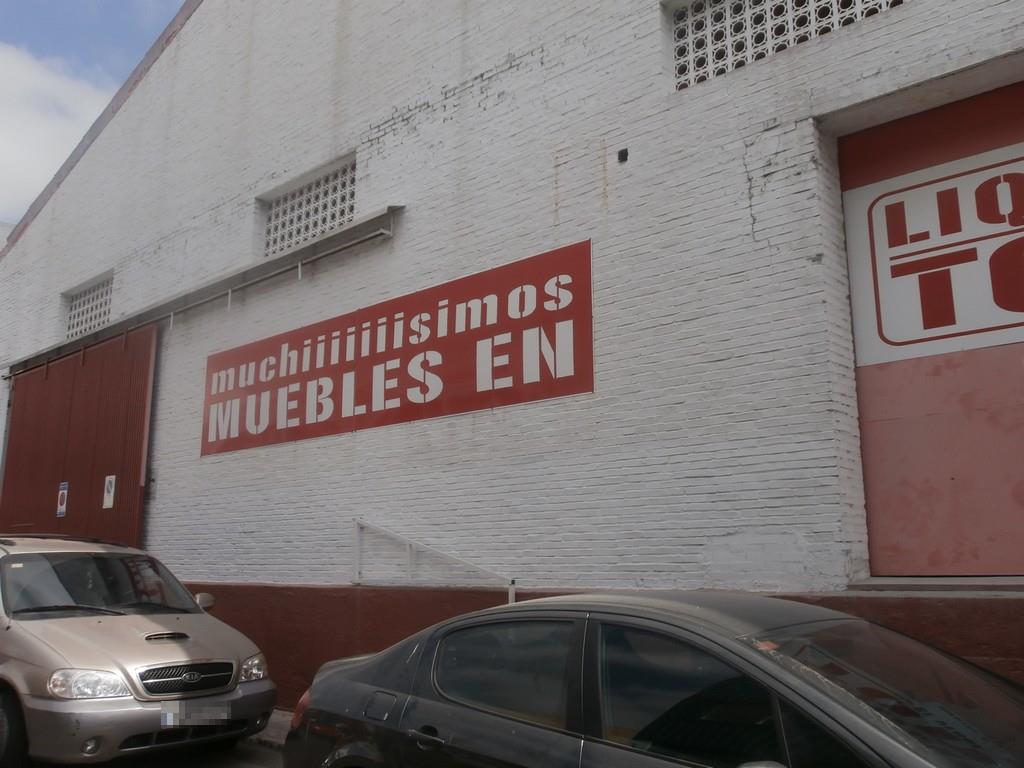 URBANA.-Nave industrial, sita en La Alcubilla o Playas de San Telmo de esta ciudad, hoy señalada con el número ocho de la Avenida Blas Infante.- Tiene una superficie construida de mil seiscientos once metros con veintisiete decímetros cuadrados.- Est - Imagen 1
