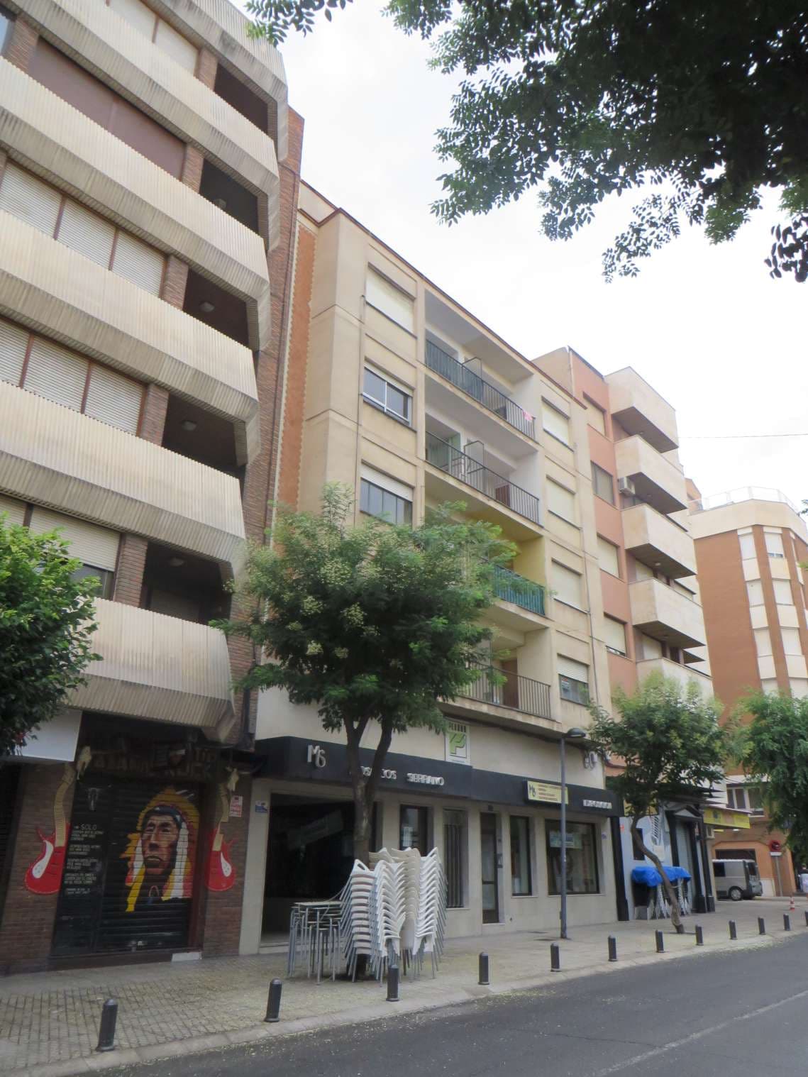 URBANA. CINCO.- Piso primero izquierda con fachada a la calle Corredera, número cuarenta y derecha según a él se entra, de Almansa. Está destinado a vivienda y tiene su acceso por el único portal que el total edificio tiene en esta calle. Su superfic - Imagen 1