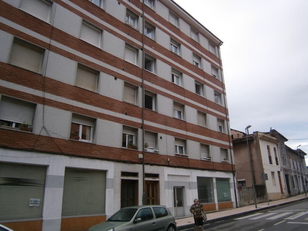 FINCA NÚMERO 2.697. PISO PRIMERO CENTRO DERECHA, VIVIENDA TIPO B, de la calle Teresina, número ocho en San Esteban de Pravia, concejo de Muros de Nalón. Tiene una superficie útil de sesenta y cuatro metros y cuarenta un decímetros cuadrados y una sup - Imagen 1