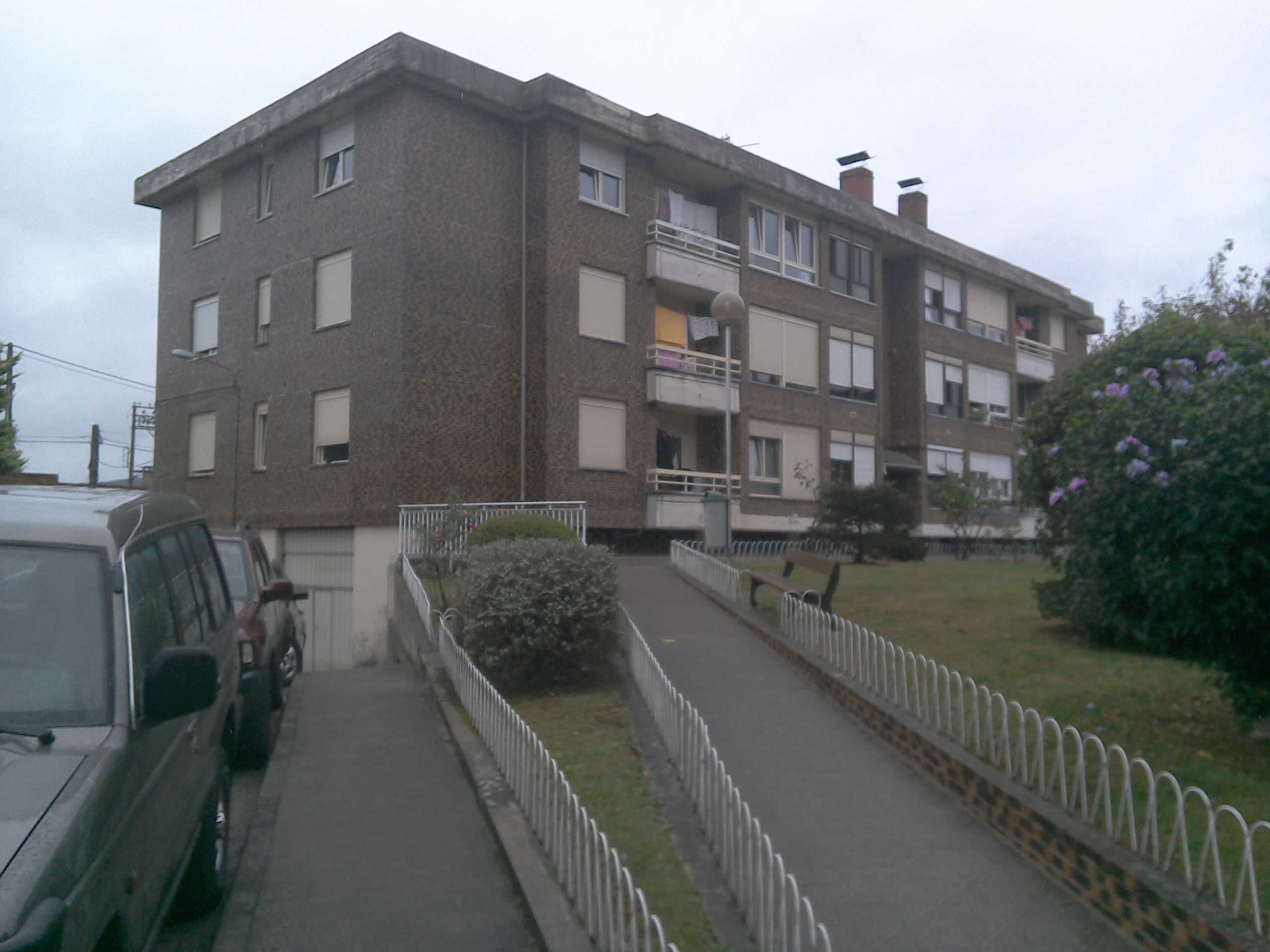 FINCA REGISTRAL 7/42523 DEL REGISTRO DE LA PROPIEDAD Nº 1 DE TORRELAVEGA. VIVIENDA LETRA C, PISO PRIMERO DEL BLOQUE III DEL COMPLEJO URBANÍSTICO SITO EN LA AVDA. FERNÁNDEZ VALLEJO. CON UNA SUPERFICIE DE CIENTO CUATRO METROS Y OCHENTA Y UN DECÍMETRO C