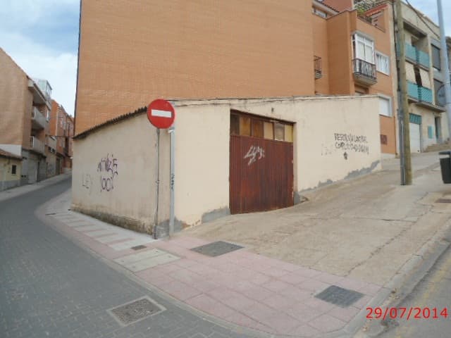 Parcela de terreno sito en Salamanca, Finca registral 7475 en Salamanca, al sitio de ¿El Panchito¿, con fachada a la calle particular de nueva creación, hoy calle Santa Rita número 3, ocupa una superficie aproximada de sesenta y cuatro metros con och - Imagen 1