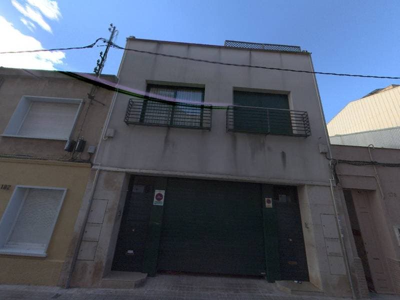 Finca registral núm. 50.727 inscrita en el Registro de la Propiedad núm. 2 de Sabadell, al tomo 3.543, libro 1.321, folios 94 y 95, vivienda unifamiliar, tipo dúplex, en planta primera y planta bajo-cubierta, a la derecha , del edificio sito en Sabad - Imagen 1