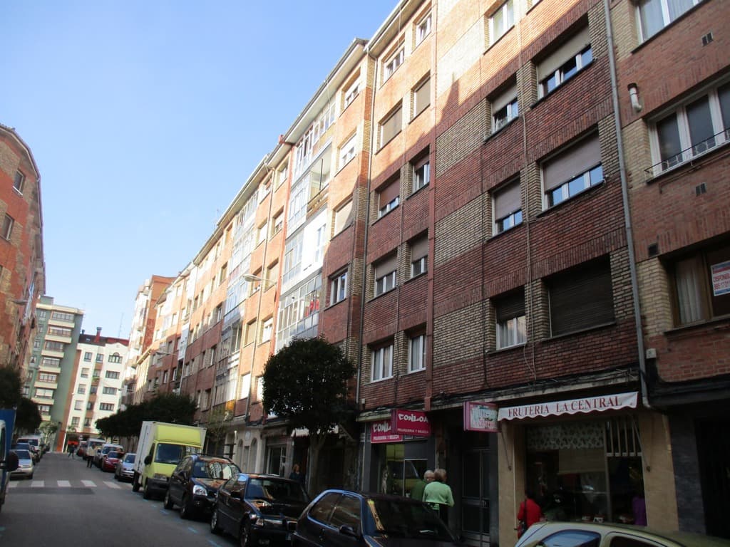 URBANA.- Departamento número SIETE, piso tercero izquierda, de la casa tercera, actualmente número doce de la calle Alfonso I, en esta villa. Es vivienda situada en la tercera planta alta, a la izquierda subiendo. Tiene una superficie aproximada, con