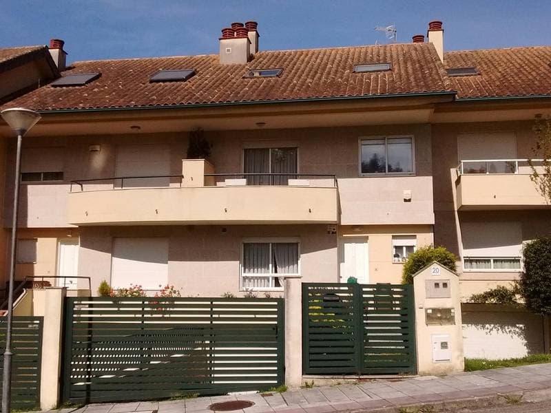 Finca urbana, parcela nº 97, destinada a vivienda familiar, sita en la manzana 2 del Plan Parcial del Sector Uno del SAU seis de Canido, en el municipio de Nigrán (actualmente c/ Cíes nº 22 de Panxón, Nigrán) sobre la que se encuentra una edificación - Imagen 1