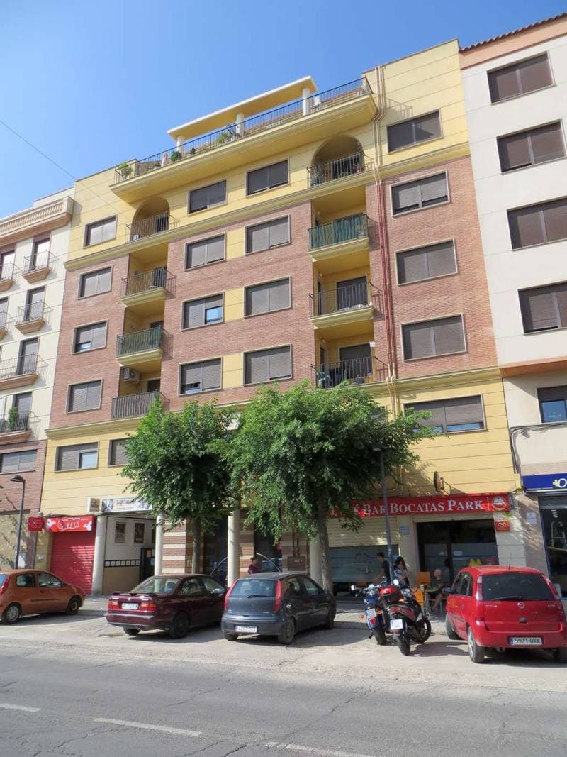 URBANA. DIECISIETE. Con acceso por el único portal del edificio en Almansa, c/ Corredera 108. Vivienda en la cuarta planta de alturas. Es la de la derecha-fondo, según se sube por la escalera. Su superficie útil es de noventa metros cuadrados. Consta - Imagen 1