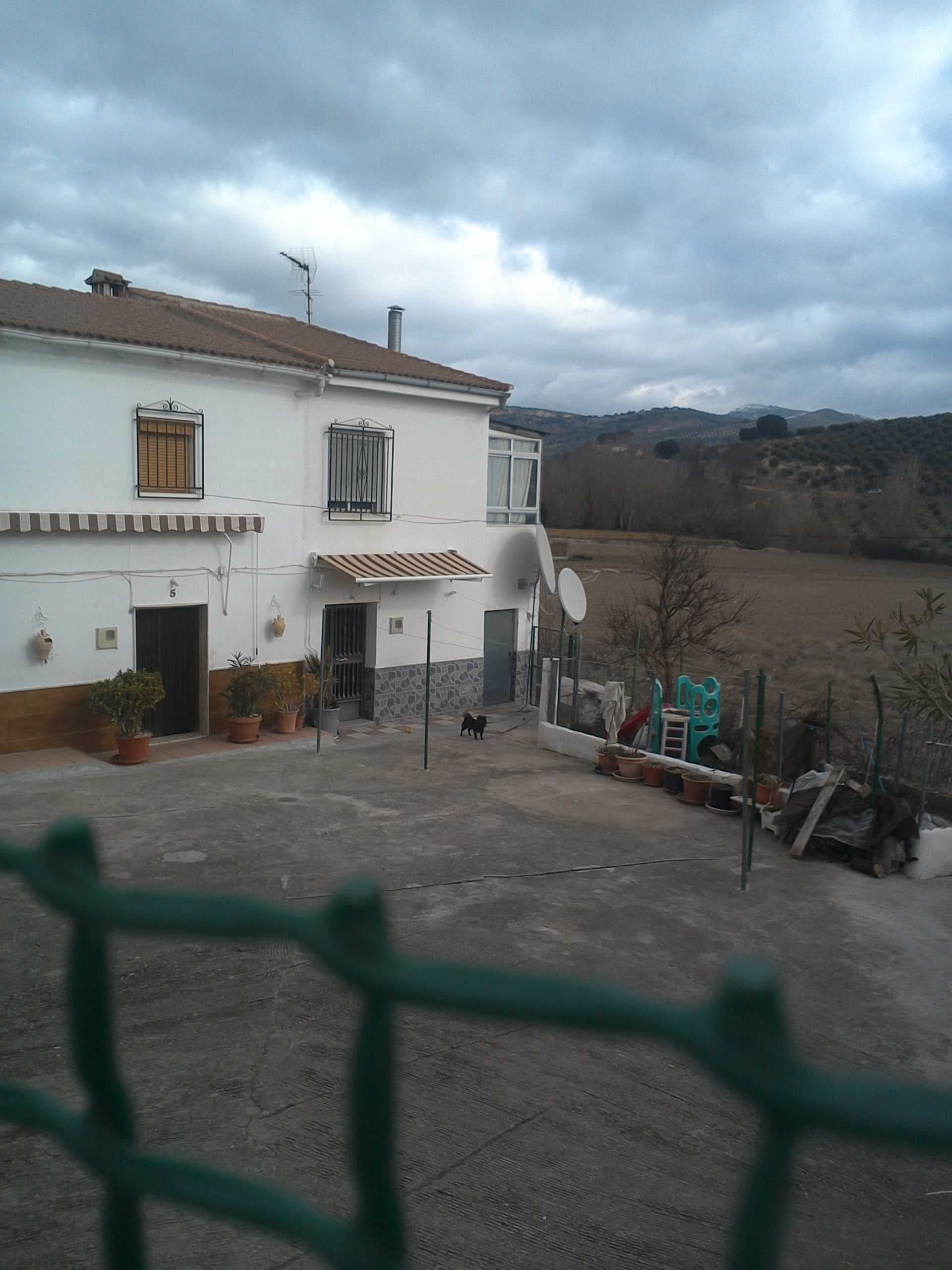 Finca Alcalá la Real nº 9180, Tomo 910, Libro 444, Folio 60, alta 5 en el Registro de la Propiedad de Alcalá la Real. Casa sin número de gobierno, en Calle Barrio , de la aldea de Ribera Baja, de este término. El solar sobre el que se encuentra tiene - Imagen 1
