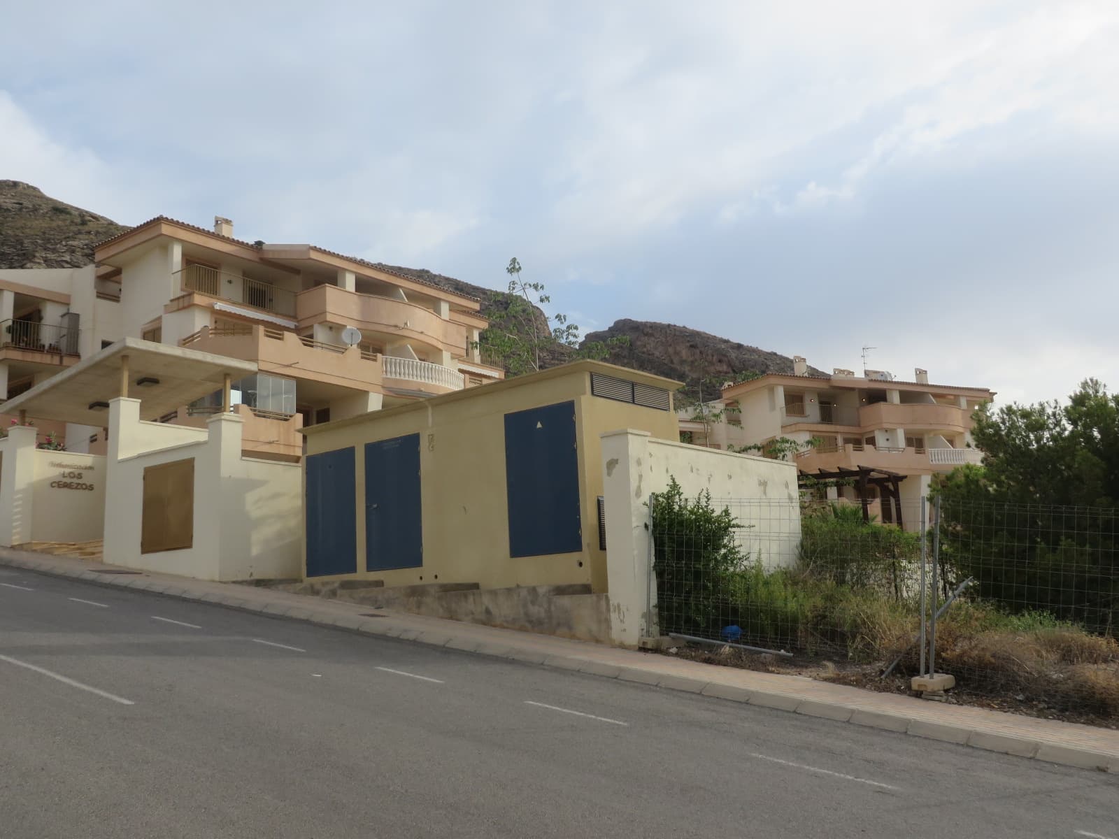 VIVIENDA señalada con el número SIETE de la primera planta alta del BLOQUE B del COMPLEJO RESIDENCIAL que se corresponde con la Fase I, y forma parte del denominado LOS CEREZOS