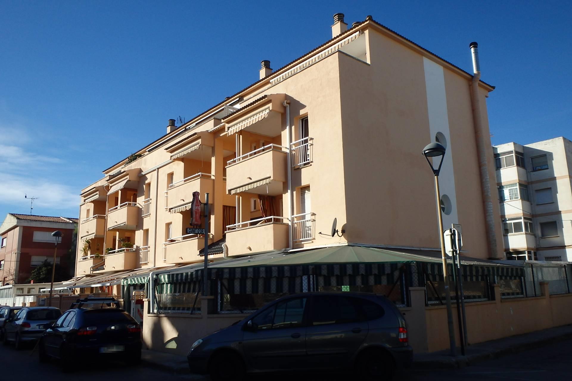 FR 8239_URBANA.- ENTIDAD NÚMERO 1.- Zona sin edificar destinada a aparcamiento, del edificio situado en Cunit, calle Rovira y Virgilio, sin número, a la urbanización Cunidor, isla J, con entrada por la calle Àngel Guimerà, y con por personas por las - Imagen 1