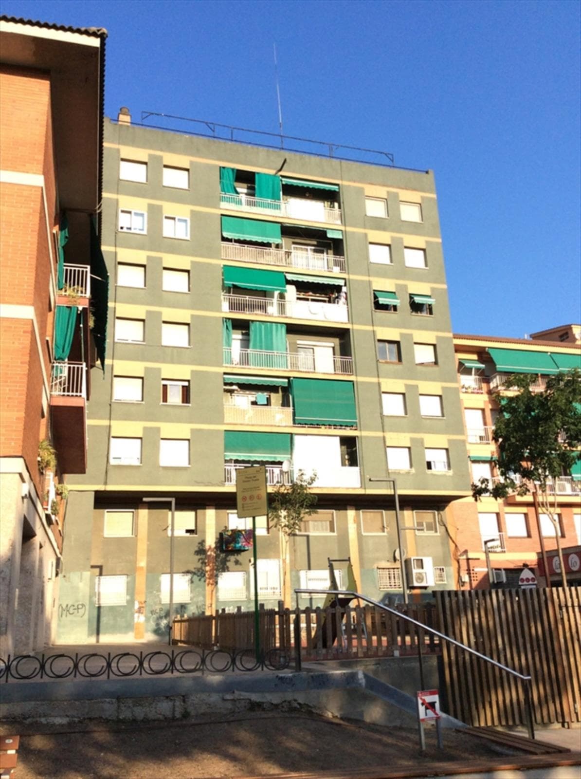 PISO ENTRESUELO, SEGUNDA, de la escalera B, sito en la segunda planta de la casa letra A, de la calle Mina y B de la Avenida Catalunya, número ciento dos, del término de Parets del Vallès. INSCRITA en el Registro de la Propiedad de registro de la pro - Imagen 1