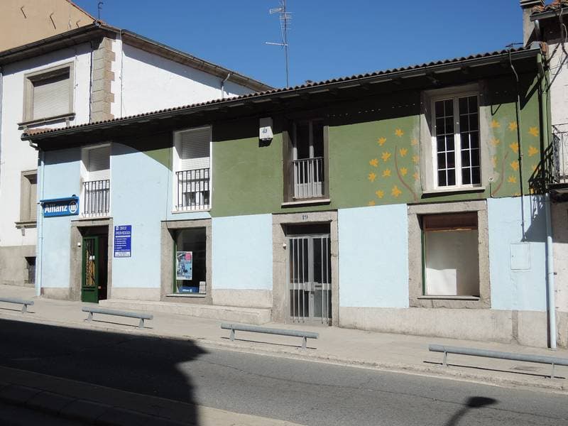 URBANA: VIVIENDA SITUADA EN BÉJAR CALLE CARRETERA DE SALAMANCA A CACERES CON EL Nº 17, SITUADA EN "PUENTE NUEVO" CON UNA SUPERFICIE CONSTRUIDA DE 325 CON UNA SUPERFICIE DEL TERRENO DE M2:104.