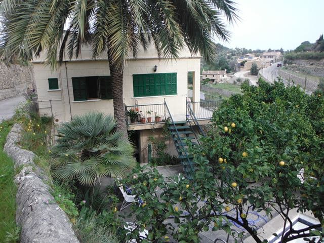 URBANA: NÚMERO CUATRO DE ORDEN. Vivienda de planta segunda, con sus particulares dependencias con entrada principal por el Camino Son Fortuny, sin número, de la villa de Estellencs y que ocupa una superficie construida total de CIENTO SESENTA Y OCHO - Imagen 1