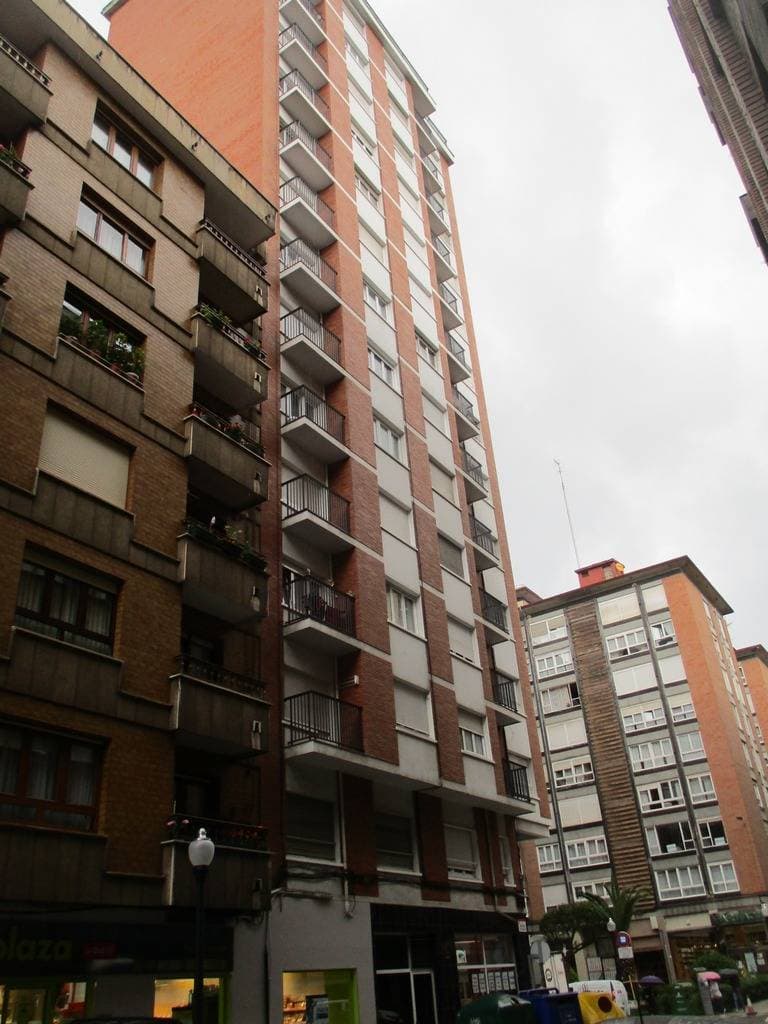 URBANA.- Departamento número UNO, local UNO en planta baja de la casa número veinticuatro de la calle Manso, esquina a la de Marqués der Urquijo en esta villa de Gijón/Xixón. Distribuido convenientemente y con sus correspondientes servicios. Tiene su - Imagen 1