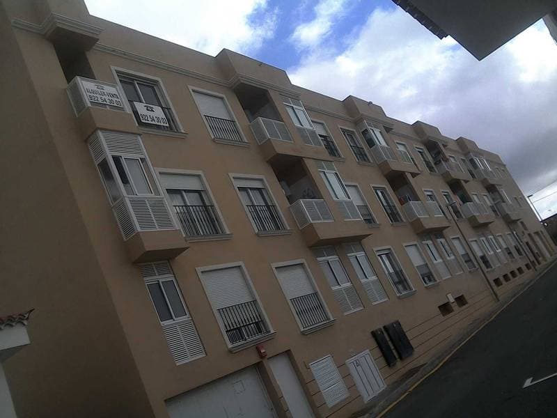 DESCRIPCION: URBANA.- Número setenta.- Vivienda señalada como vivienda “VIV301” de régimen interno, en planta tercera del edificio, sito en el término municipal de La Laguna, pago de Tejina, en Calle Camino Spoleto. Tiene una superficie construida d - Imagen 1