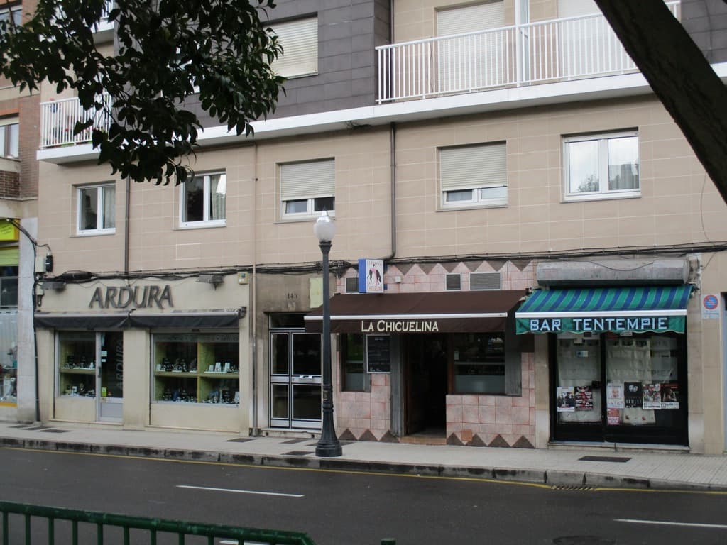 Local de negocio en Avenida de la Costa 145 bajo, Gijón