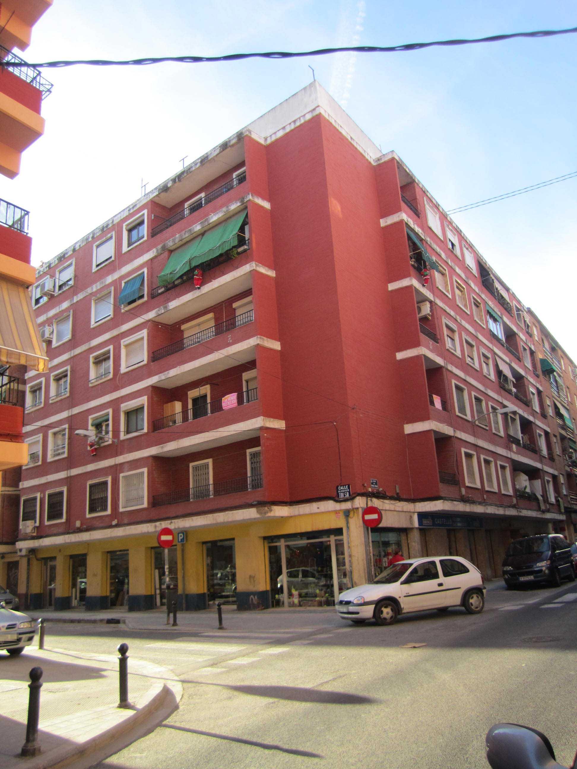 URBANA.- SESENTA.- Vivienda tipo F, ensegunda planta alta, puerta número NUEVE, del edificio en Valencia, calle del Padre Viñas número 82, antes 74, con una superficie útil de sesenta y seis metros cuadrados