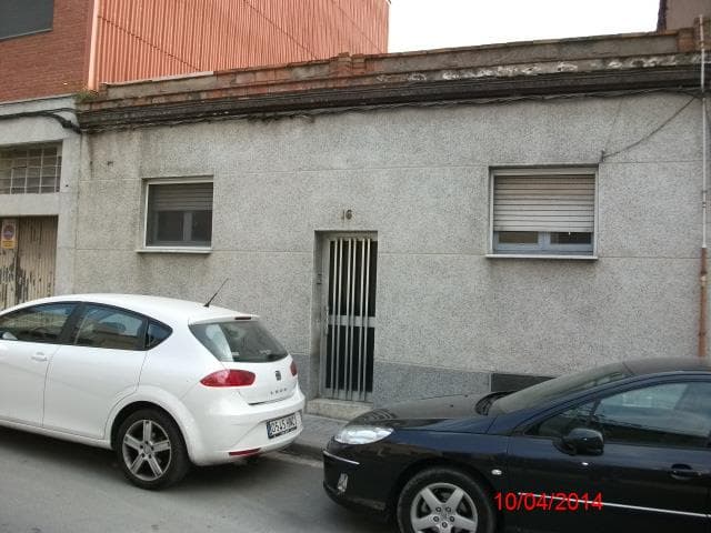 Descripció: URBANA.- Casa en Vilanova del Camí, calle Migdia, número 16, compuesta de sótanos y planta baja, que mide OCHENTA Y OCHO METROS CUADRADOS, teniendo patio unido con el cual forma una sola finca que en junto, mide ocho metros de ancho por v - Imagen 1