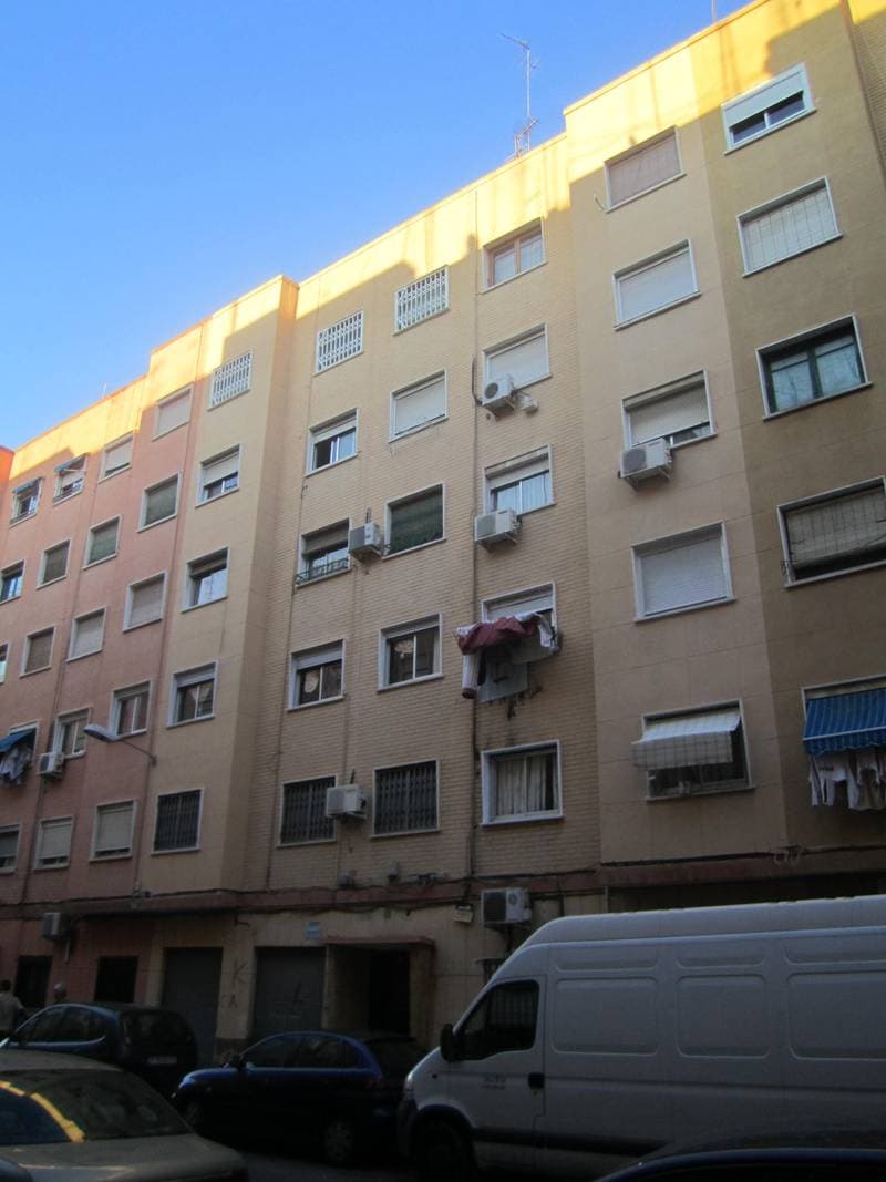 URBANA.- CIENTO TREINTA Y DOS. VIVIENDA TIPO C, PUERTA NUMERO DIECISIETE, recayente en la cuarta planta alta, con una superficie útil de cuarenta y nueve metros cuadrados, sita en Valencia, calle Daroca, número diecinueve, hoy veintiuno. - Imagen 1