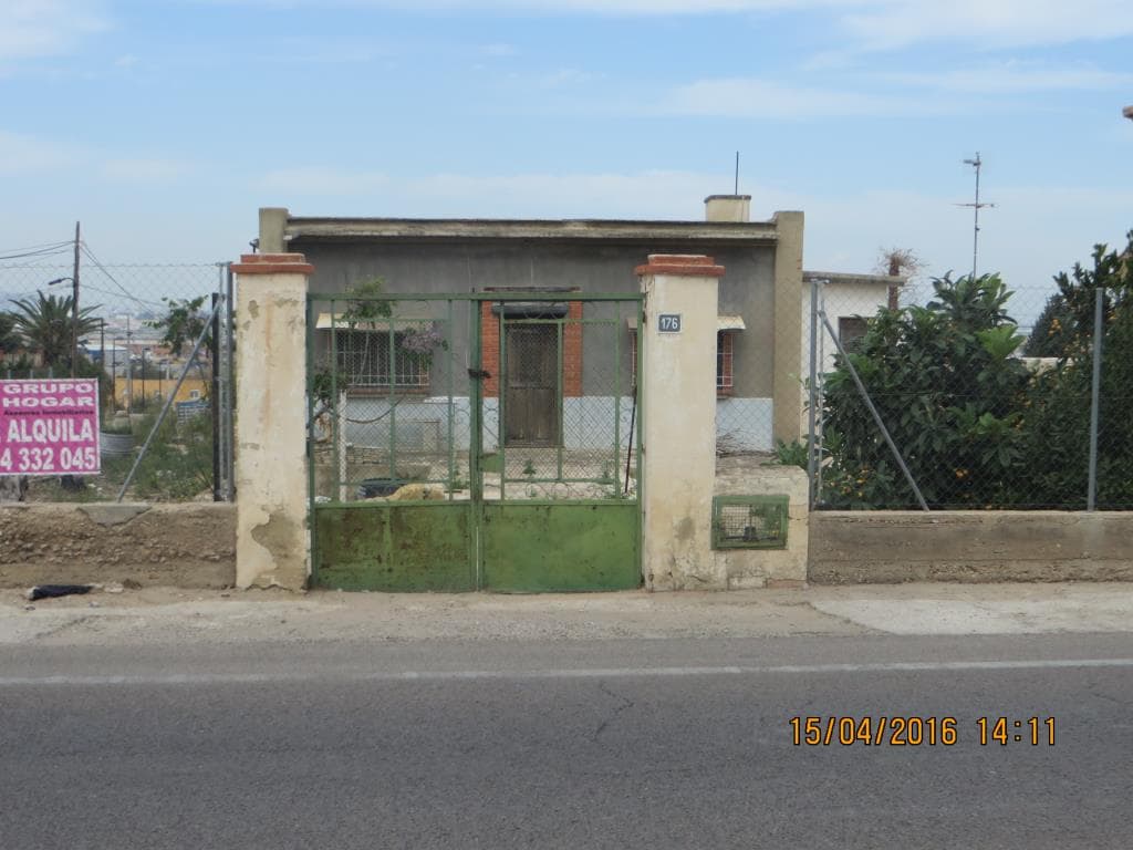 FINCA REGISTRAL Nº 12.344. URBANA.- CASA, situada en término de Torrent, en la parte derecha de la carretera de Torrent a Monserrat, calle Camí Reial, número ciento setenta y seis. Compuesta de planta baja distribuida en tres dormitorios, cocina, com - Imagen 1