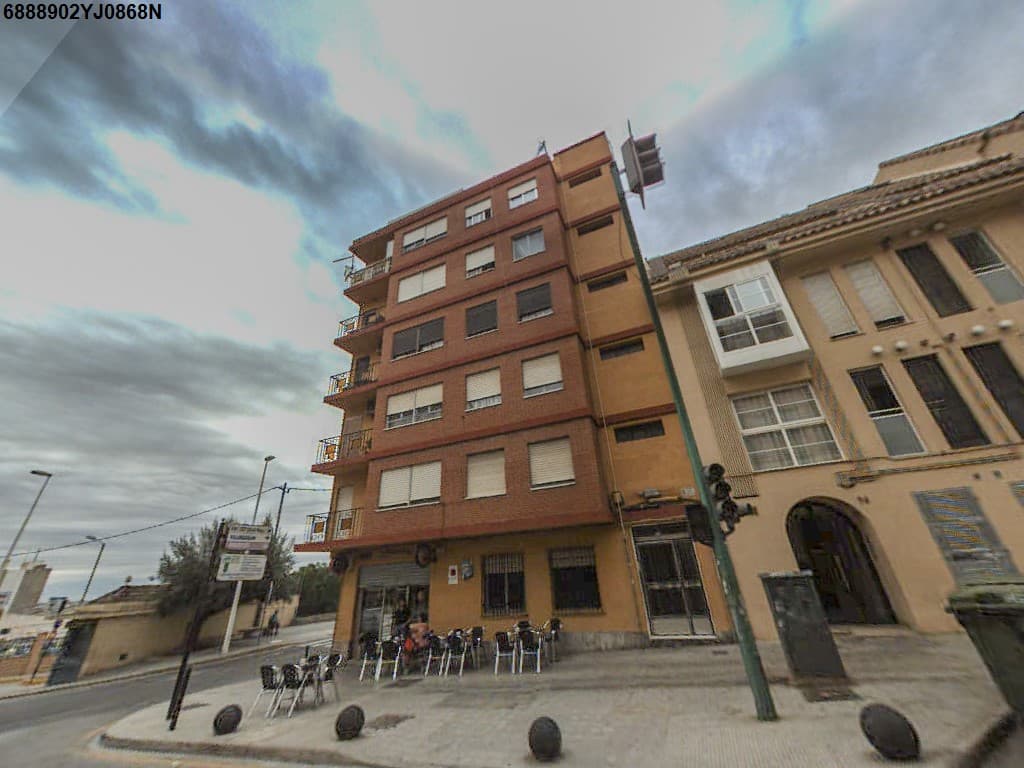 URBANA: vivienda piso sin anejo, situada en Llíria calle Juan izquierdo número 76, planta 4, referencia catastral 6888902YJ0868N0005WF, inscrita en el Registro de la Propiedad de Llíria al Tomo 1621,Libro 511, Folio 116