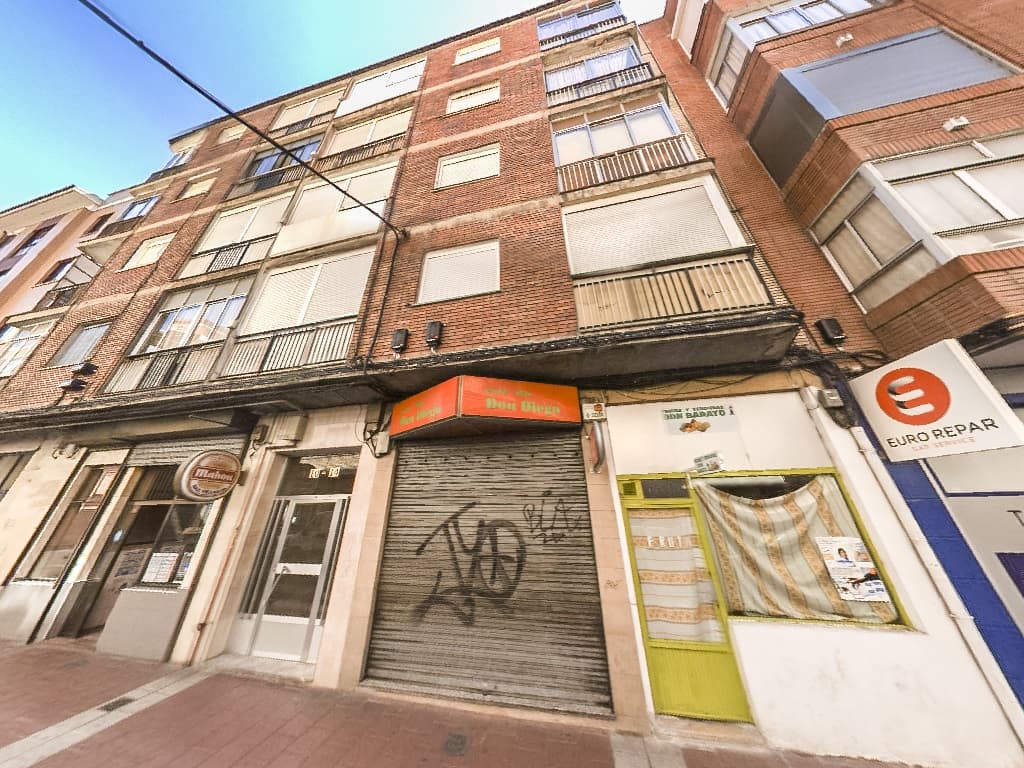 URBANA. Vivienda letra C, de la planta cuarta de viviendas, de la casa número diez, doce y catorce de la calle Granda de Valladolid. Linda: frente, corredor o descansillo de la escalera y vivienda letra D de la misma planta; derecha entrando, viviend - Imagen 1