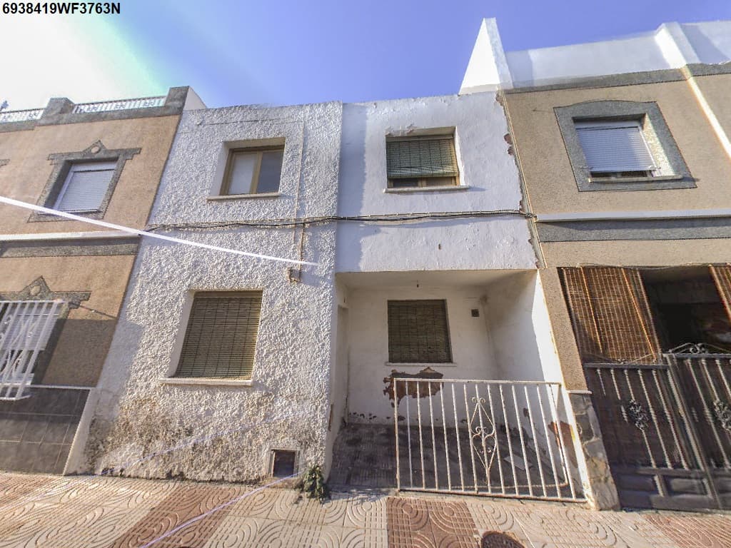 URBANA.- Casa de dos plantas, compuesta de una vivienda unifamiliar de renta limitada subvencionada, tipo A, señalada con el número 23 del Plano de Urbanización del Barrio del Campillo Moro, paraje de Aguadulce, hoy calle Abencerrajes nº 23, en térmi - Imagen 1