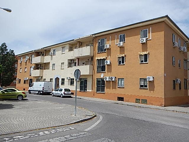 BIEN NÚMERO 1.- VIVIENDA Y GARAJE (FINCA REGISTRAL Nº 57169) URBANA: NUMERO DIECISEIS. Vivienda tipo B-3, en planta segunda, del edificio en Cáceres, en la Parcela-19, del polígono la Mejostilla-2, con acceso por el núcleo 2, actualmente calle Julián - Imagen 1