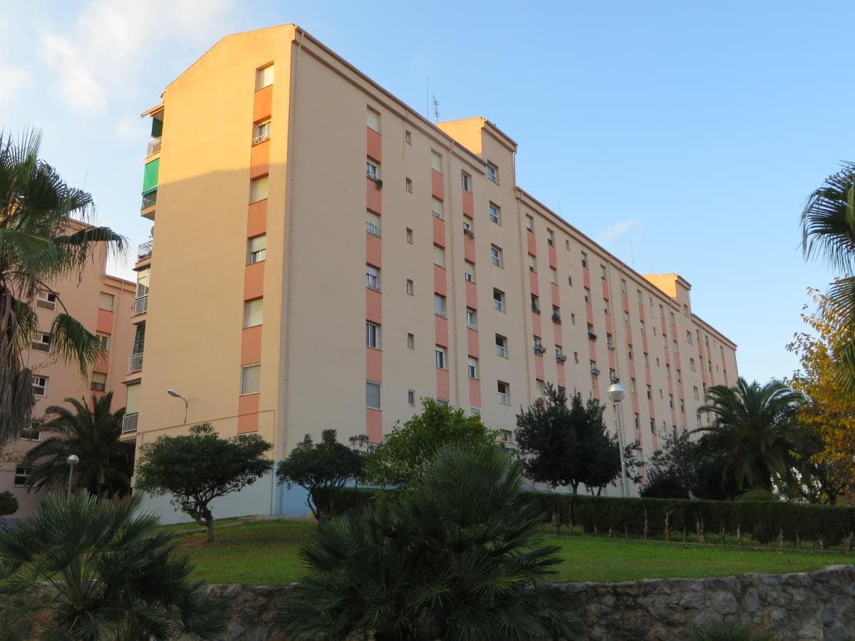 DESCRIPCIÓN DE LA FINCA: Urbana- Departamento número doce. Local destinado a vivienda, piso tercero, puerta cuarta y es una vivienda de tipo K, sita en Viladecans, Avenida Luis Moré del Castillo, 27-A.- Tiene una superficie aproximada de setenta y oc - Imagen 1