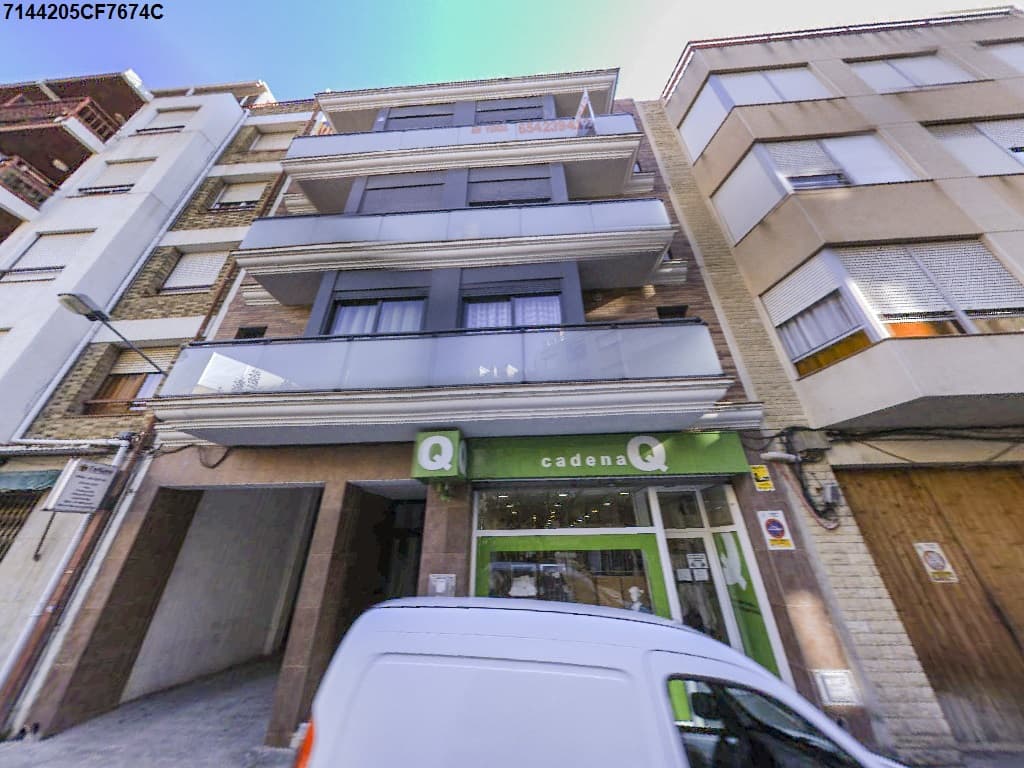 FR 33717_Urbana. Entidad número uno. Local comercial en planta baja puerta única del edificio sito en el Vendrell, con frente a la Avenida Cataluña donde está señalado con el número ocho. Se compone de una única dependencia y un altillo comunicados e - Imagen 1