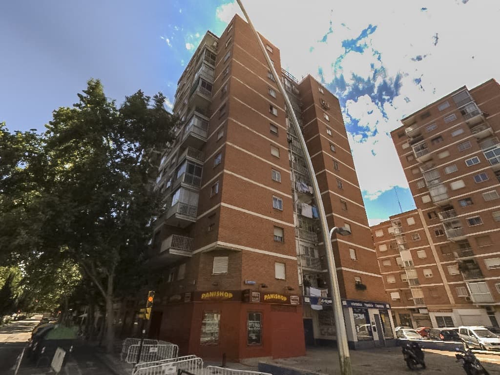 VIVIENDA CENTRO-DERECHA, en la Primera plata alzada, de setenta y tres metros quince decímetros cuadrados de superficie sita en Avenida San Juan de la Peña, 181, Zaragoza.