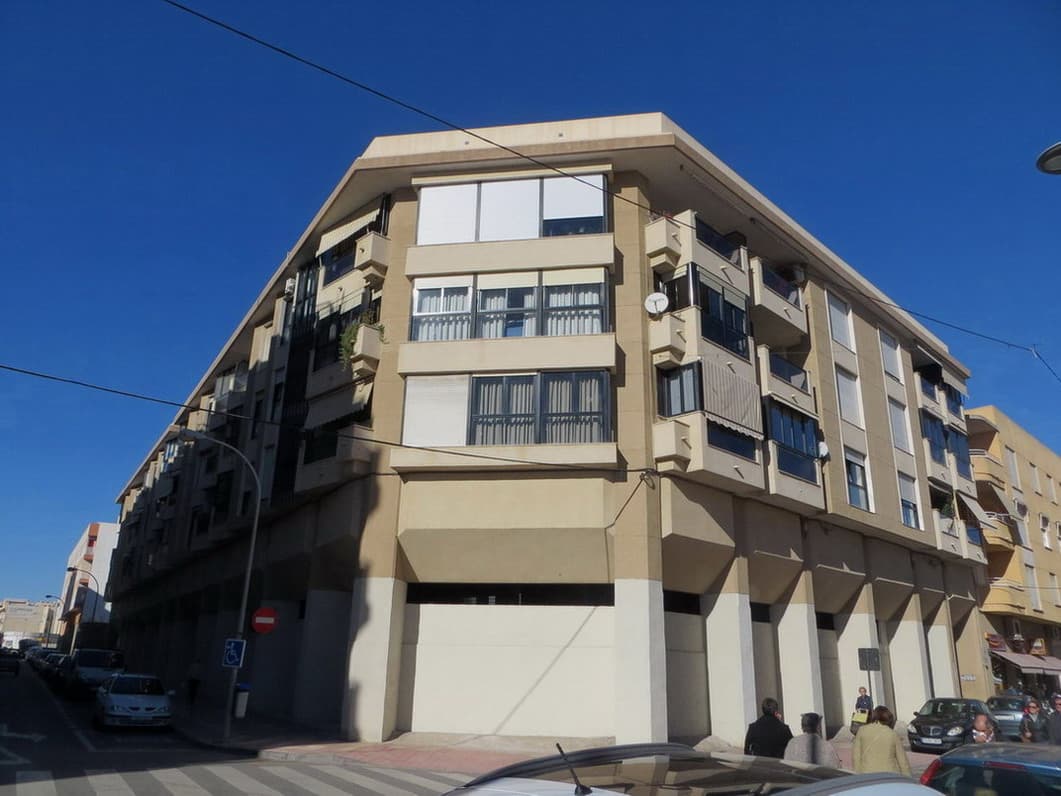 100,00% de Propiedad plena de FINCA 25335 CAMPELLO REFERENCIA CATASTRAL: 7165011YH2576N0028ZE URBANA.- SUB-COMPONENTE UNO-28._ Plaza de garaje señalada con el número veintiocho del plano del local sótano segundo, el más profundo del edificio situado - Imagen 1