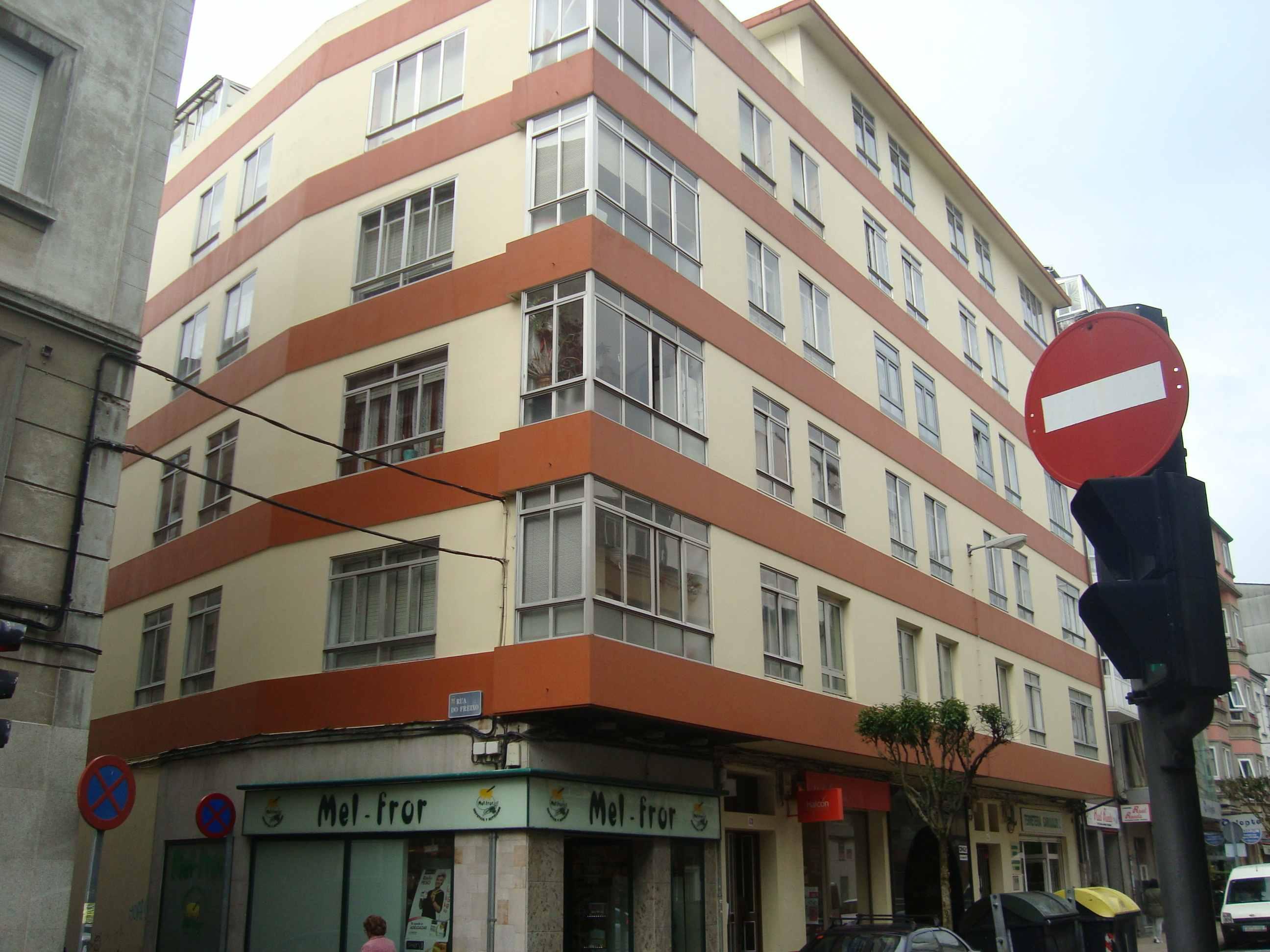 VIVIENDA sita en la planta Segunda o piso primero- rotulado como Primero Izquierda- de la casa número 43-45 de la Avenida del 18 de Julio- hoy Camiño Real- de la ciudad de Lugo y que es la cuarta de dicha planta, contando de izquierda a derecha según - Imagen 1