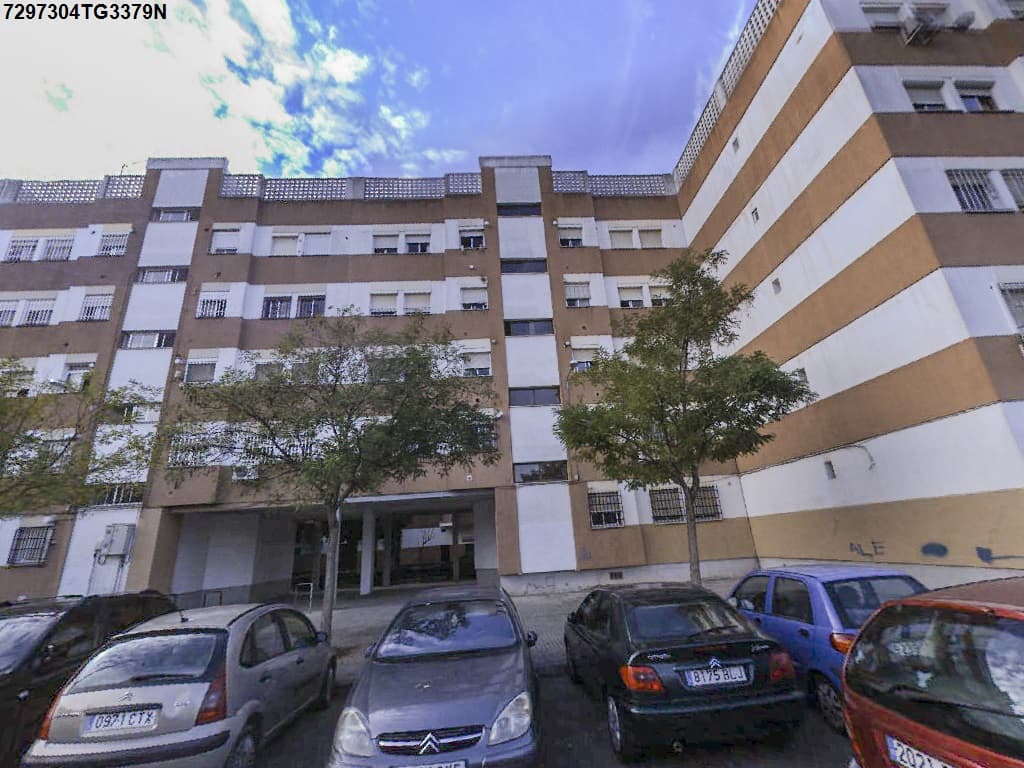 FINCA URBANA. NÚMERO DOS. VIVIENDA: PISO IZQUIERDA EN PLANTA PRIMERA DEL BLOQUE OCHENTA Y TRES, CONSTRUIDO SOBRE LA PARCELA NÚMERO DOS, SITUADA EN EL POLIGONO SUR, BARRIO A, EN TERMINO DE SEVILLA - Imagen 1