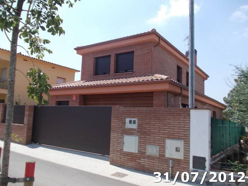 VIVIENDA UNIFAMILIAR aislada,sita en término de Barberà del Vallès, integrada por el solar número mil ocho, de la manzana número sesenta y dos "Sector A", zona chalets aislados intensiva, hoy calle Miguel Angel, número cinco. - Imagen 1