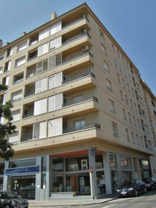 URBANA: ENTIDAD NUMERO TRECE.-VIVIENDA ubicada en la planta de piso segundo, designada como C-tres, del edificio que se identifica por zona TRES, con fachadas a calle Bruch, número dieciocho y calle Pous i Pagès, número diez sito en Figueres, con acc - Imagen 1