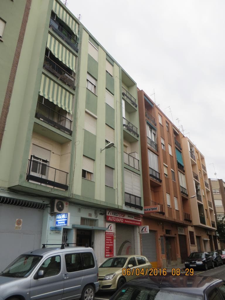 URBANA SEIS. VIVIENDA DE LA IZQUIEDA SUBIENDO DEL PISO TERCERO PUERTA CINCO, FORMA PARTE DE LA CASA DE TORRENT CALLE VIRDEN DE LA PAZ NUMERO VEINTINUEVE.