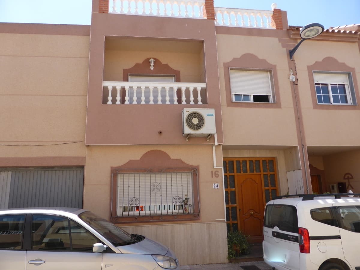 VIVIENDA DÚPLEX DE PROTECCIÓN OFICIAL DE PROMOCIÓN PRIVADA DE 89,,48 M2 ÚTILES. UBICADA EN HAZA DEL CORTIJO SALADAR- NÍJAR. - Imagen 1