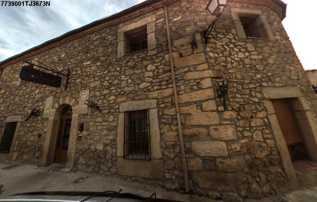 Finca registral 2357 Registro Propiedad de Trujillo - edificio destinado a hotel rural y restaurante