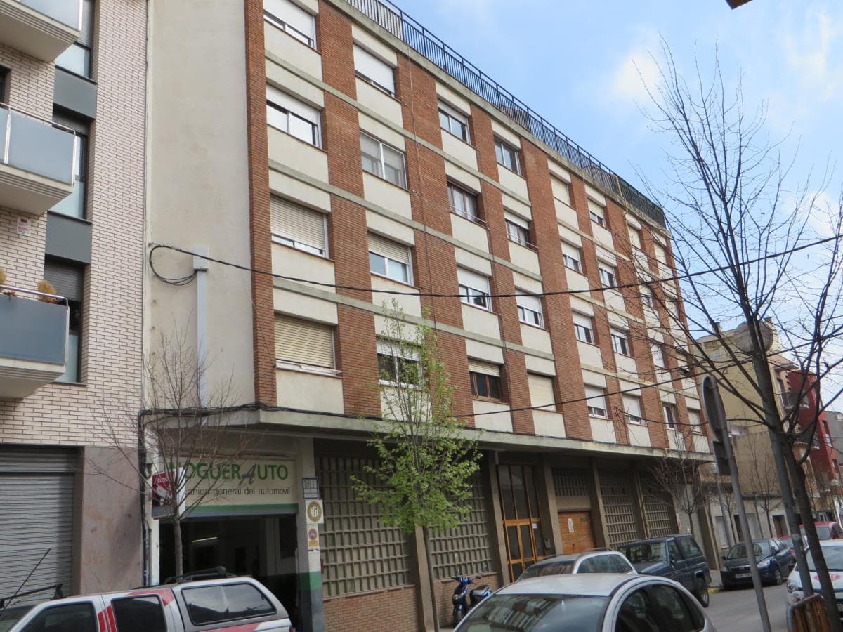 URBANA: VIVIENDA a la que en la Comunidad se le asigna el número CINCO, situada en la planta primera, puerta primera, de la escalera B, del edificio en Cerdanyola del Vallès, con frente a la calle Ancha números veintidós y veinticuatro, de superfície - Imagen 1