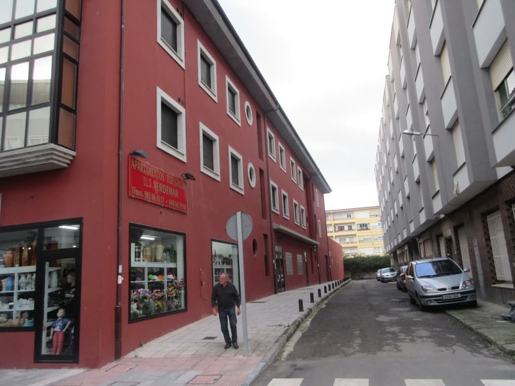 PLAZA DE GARAJE CON TRASTERO señalada con el número VEINTIUNO. Finca URBANA 116826 En términos de Llanes, y su AVENIDA DE MÉXICO número treinta y dos, EDIFICIO VERDEMAR. LOCAL destinado a PLAZAS DE APARCAMIENTO ubicado en la planta de sótano.1-21. - Imagen 1