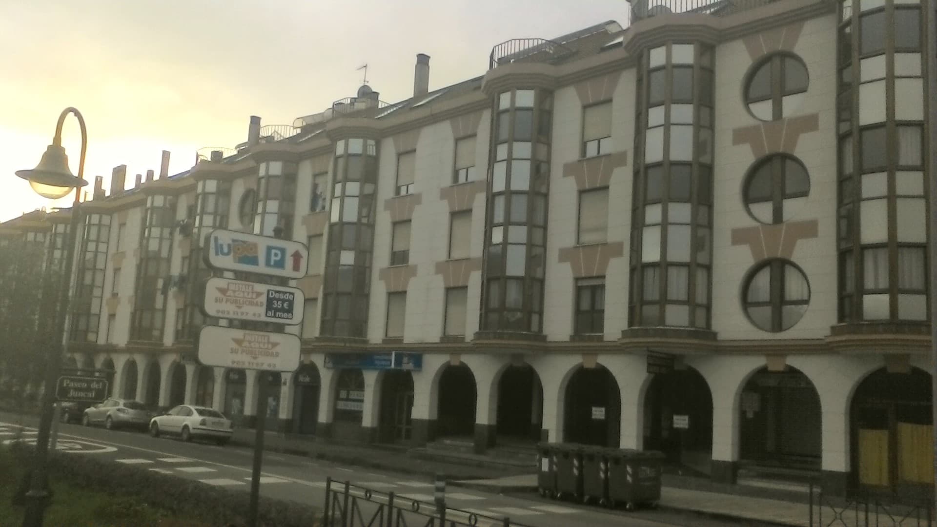 INMUEBLE: Vivienda perteneciente al conjunto urbanístico denominado "Tina Mayor", situada en planta 1ª, puerta D, del número 100-B de la calle Carretera General en la localidad de Unquera, municipio de Val de San Vicente, CP: 39560. Con una superfici