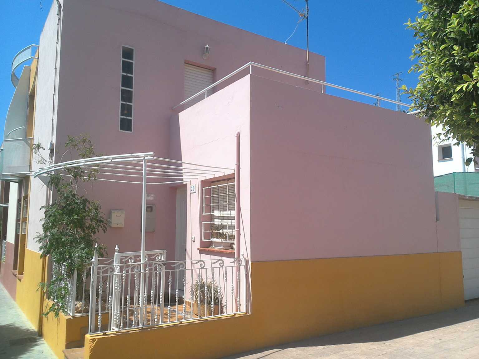 URBANA: VIVIENDA UNIFAMILIAR DE PROTECCION OFICIAL, adosada en dos plantas, tipo 2 según calificación definitiva, situada en el número 20 de la calle Carmen de Burgos de Rioja (Almería). - Imagen 1