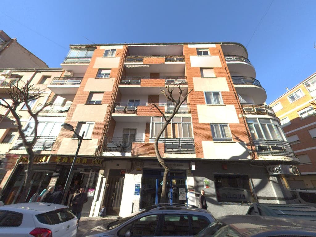 Tipo D. Vivienda en quinta planta o cuarta de viviendas, a la izquierda subiendo por la escalera, de la casa sita en Albacete, calle Hermanos Jiménez nº 24. Tiene una superficie edificada de 97,01 m2, siendo la superficie útil la de 79,94 m2. Consta - Imagen 1