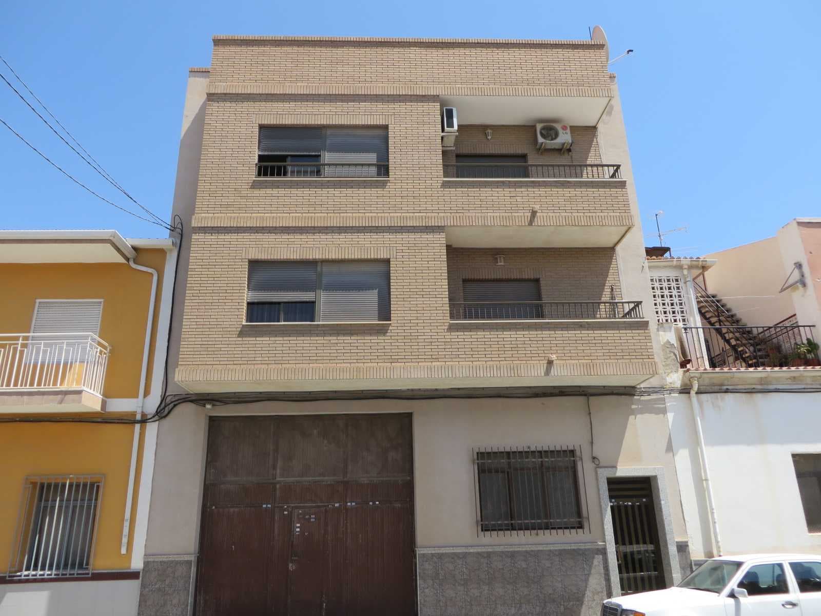 50,00% de Propiedad plena de URBANA: NUMERO UNO.- Local planta baja, del edificio sito en Monforte del Cid, calle de Hermanos Kennedy, número cincuenta y dos de policía, ocupa una superficie construida de ciento setenta y cuatro metros, setenta y tre - Imagen 1