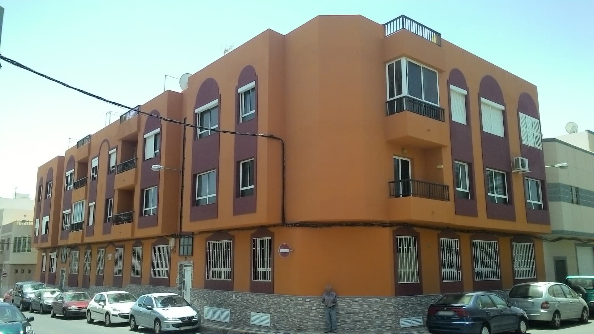 FINCA DE AGÜIMES Nº: 12630/35 URBANA.- UNO .- UNA VEINTIDOS AVA PARTE EN EL TODO EL LOCAL destinado a garaje, que se concreta en la plaza de garaje señalada a efectos internos con el número TREINTA Y CINCO, situado en el Edificio compuesto de dos pla - Imagen 1