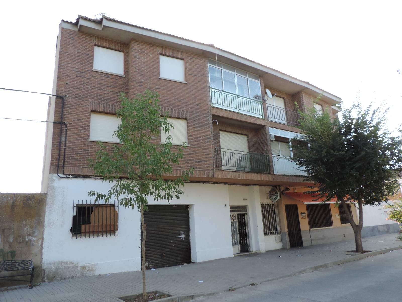 VIVIENDA DE 3 DORMITORIOS Y UN BAÑO DE 87 METROS CUADRADOS EN CIUDADRODRIGO