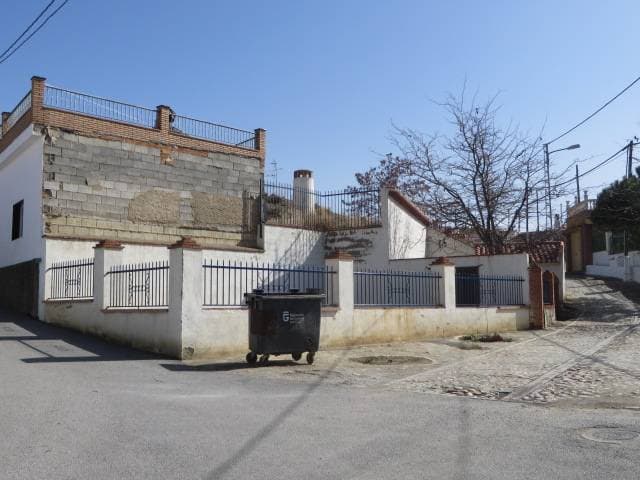 LA MITAD INDIVISA DE LA FINCA DE GUADIX , Cueva de la Cañada Fifa 1, número 29, en los Cerros de Medina, de Guadix. Consta de varias habitaciones y placeta de entrada. Tiene esta finca una extensión de terreno o solar de doscientos diecinueve metros - Imagen 1
