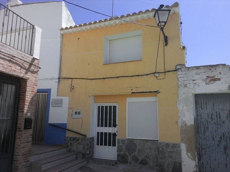 Corral y porche sitos en Alborea, en la C/ Solana nº 18 con una superficie de cuatrocientos cincuenta y ocho metros cuadrados de los que cuatrocientos dieciséis corrresponden a patio y cuarenta y dos parte construida en planta baja sobre la que hoy o - Imagen 1